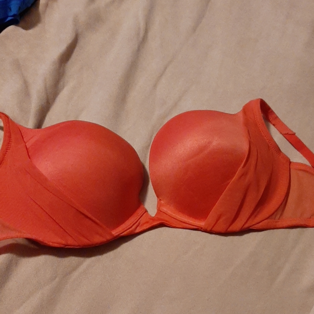 Victoria secret bra 34C